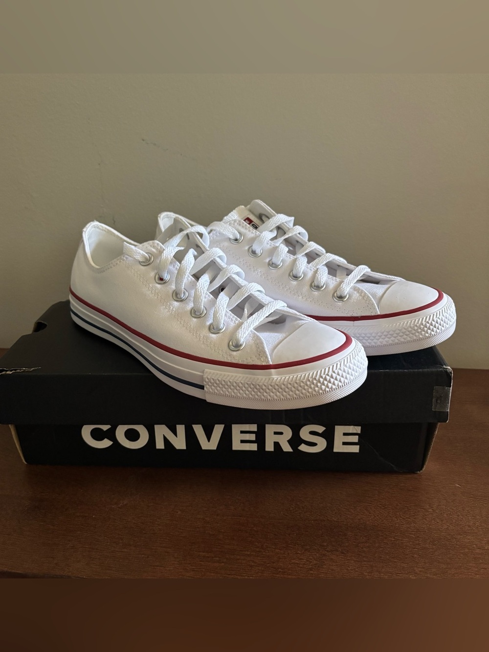 NWT low top converse